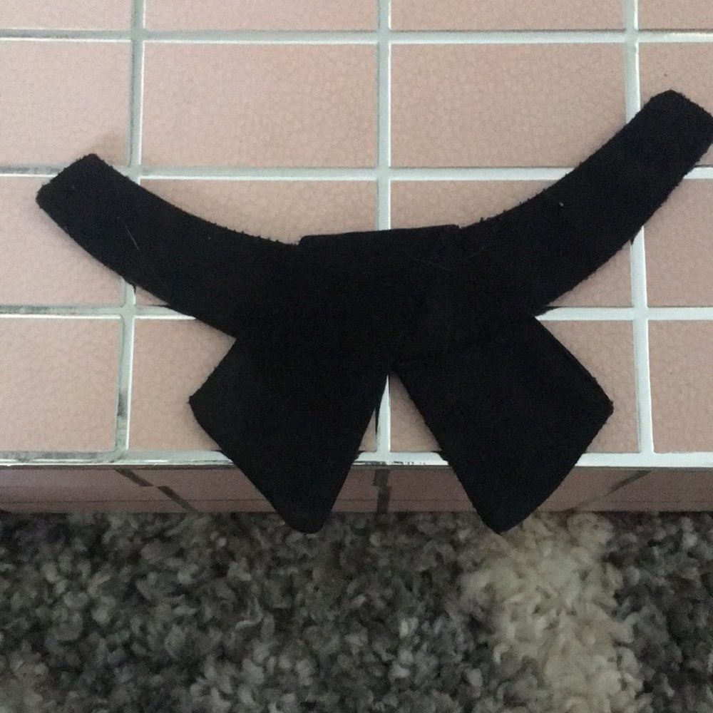 Black Detachable Bow Collar